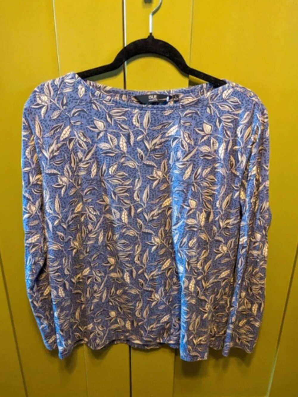 Long-sleeve top with blue and white floral pattern size L